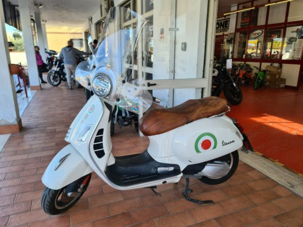 PIAGGIO Vespa GTS 300 Super Usata prezzo e caratteristiche