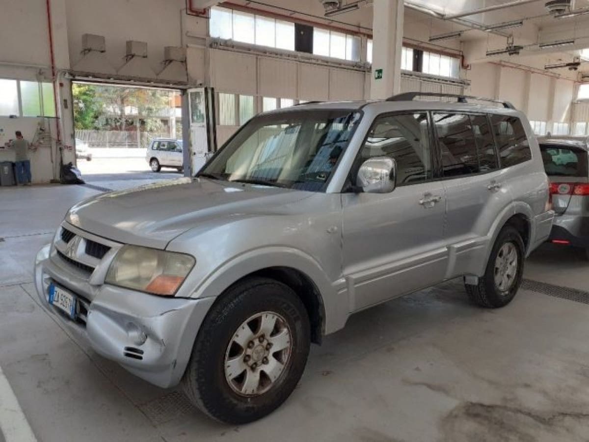 MITSUBISHI Pajero (2000-2007)