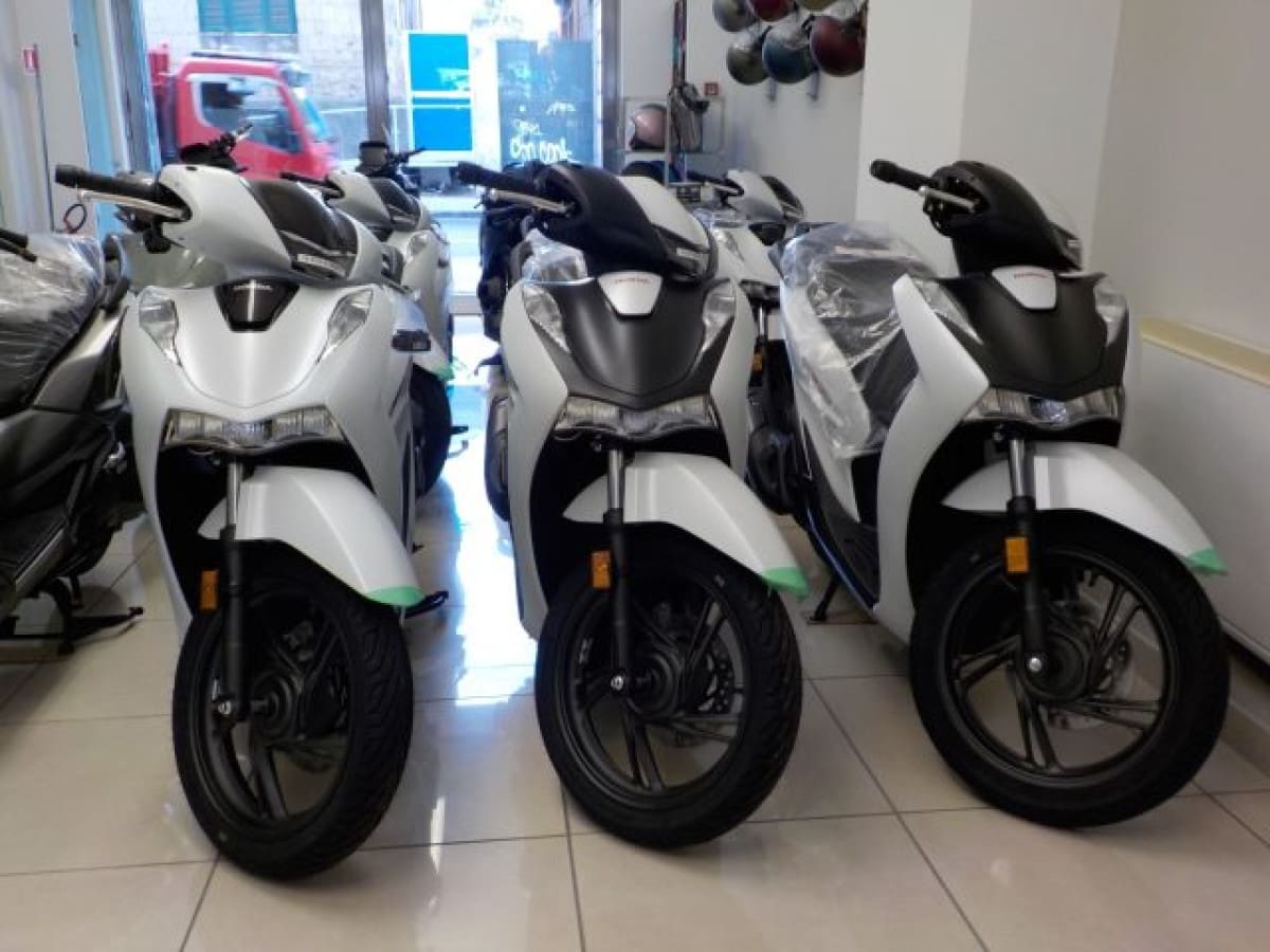 Sh 350i Sh 300 2022 Bianco Sh 350 Honda Sh 125 Caratteristiche