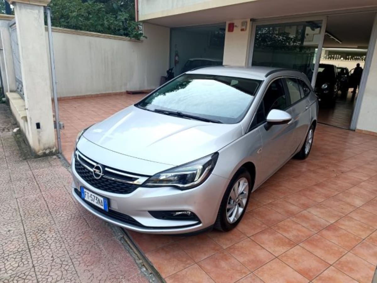 OPEL Astra 5ª serie Usata prezzo e caratteristiche tecniche Auto Usate