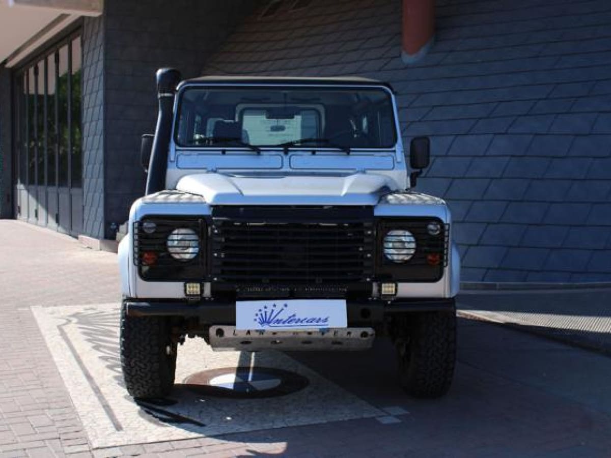 LAND ROVER Defender 3