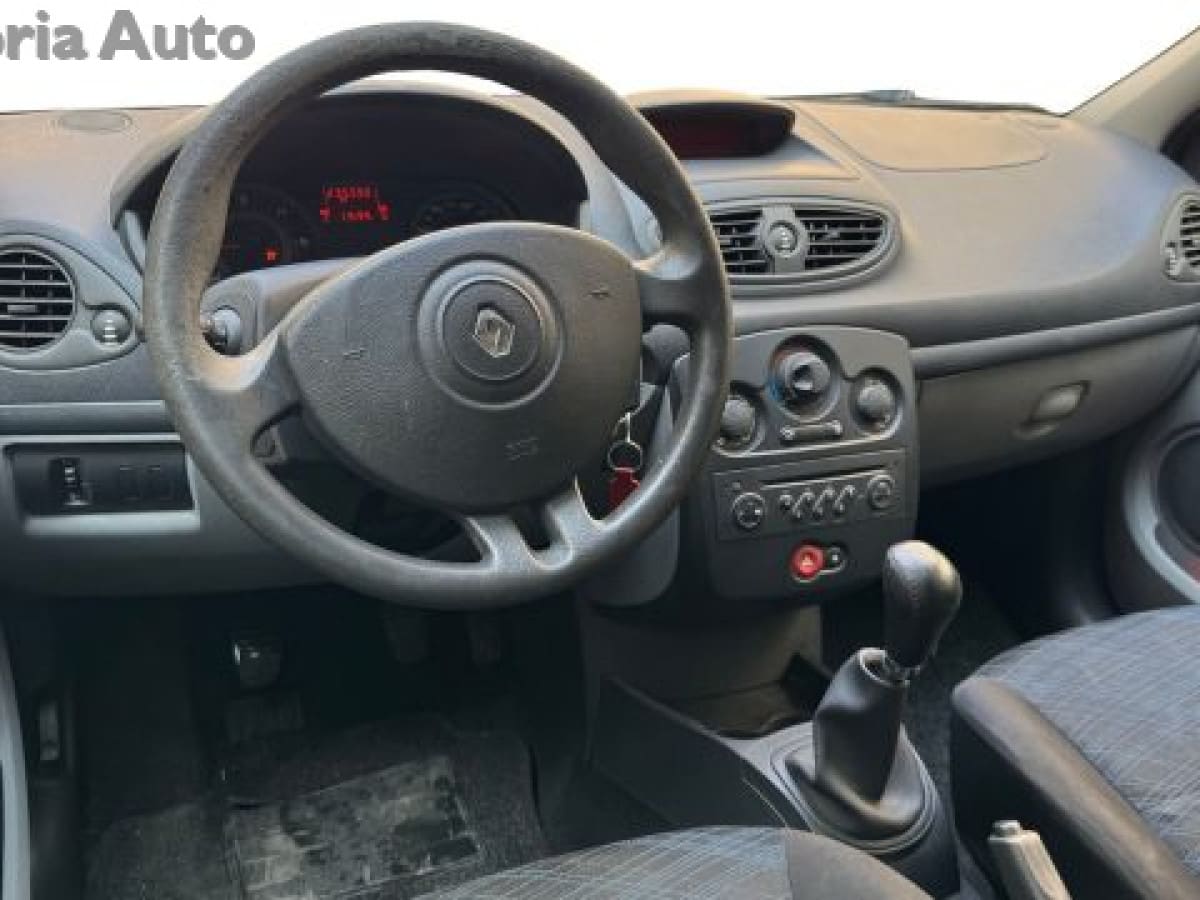 RENAULT Clio 3ª serie 11