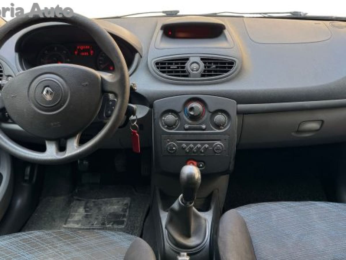 RENAULT Clio 3ª serie 12