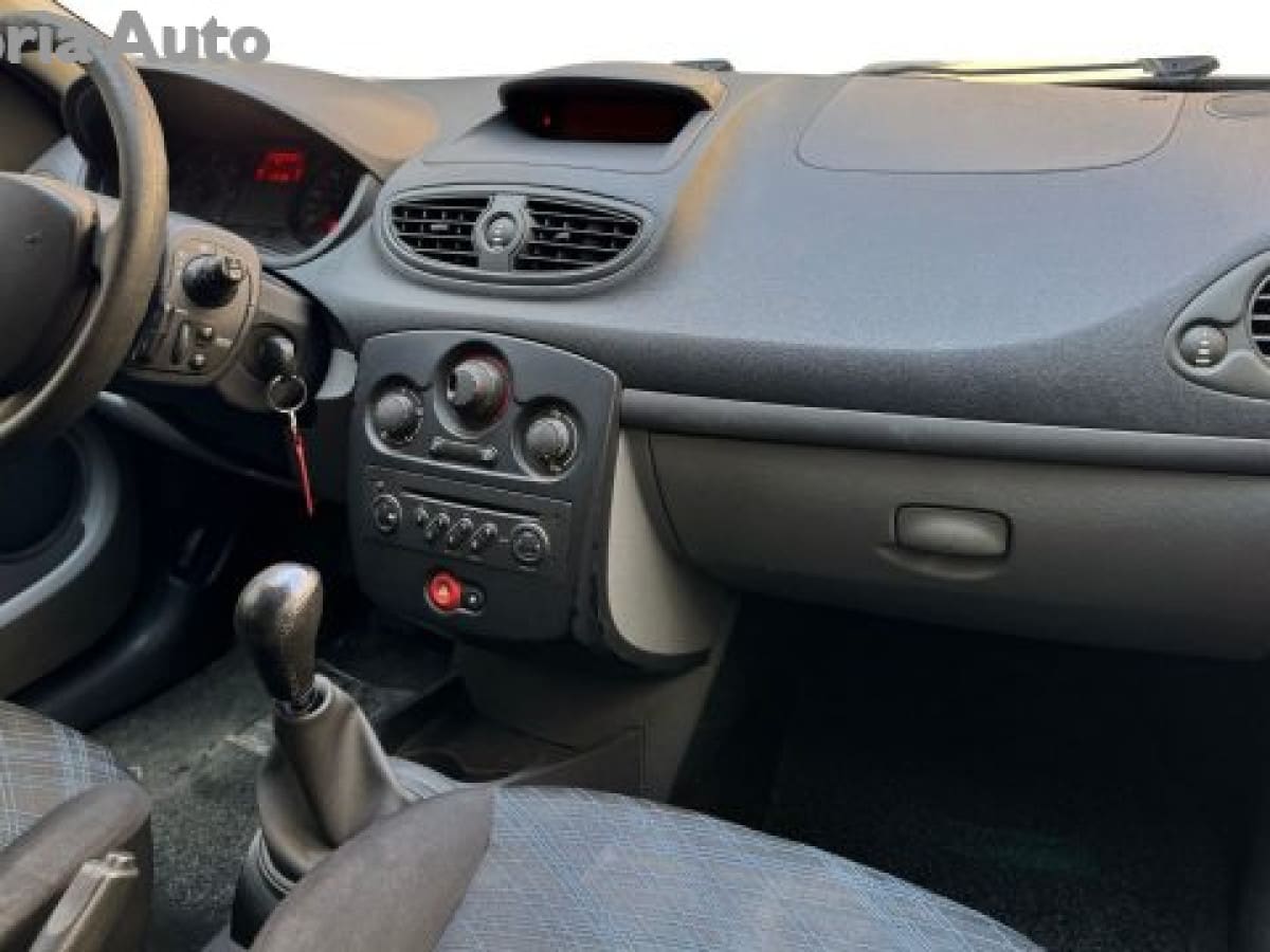 RENAULT Clio 3ª serie 13