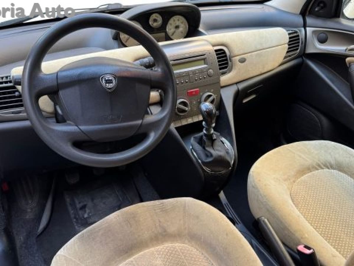 LANCIA Ypsilon 11