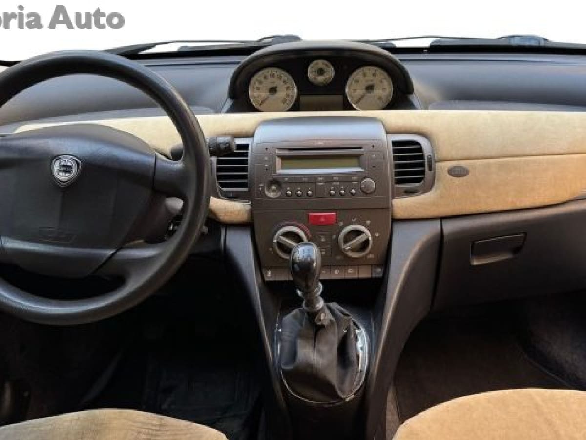 LANCIA Ypsilon 12