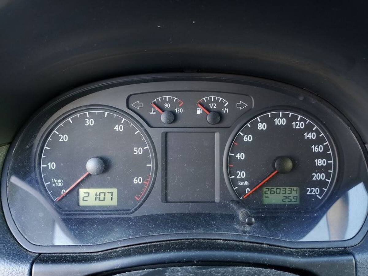 VOLKSWAGEN Polo 3ª serie 8