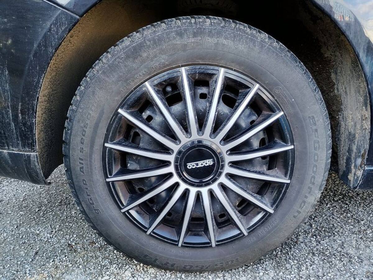 VOLKSWAGEN Polo 3ª serie 25