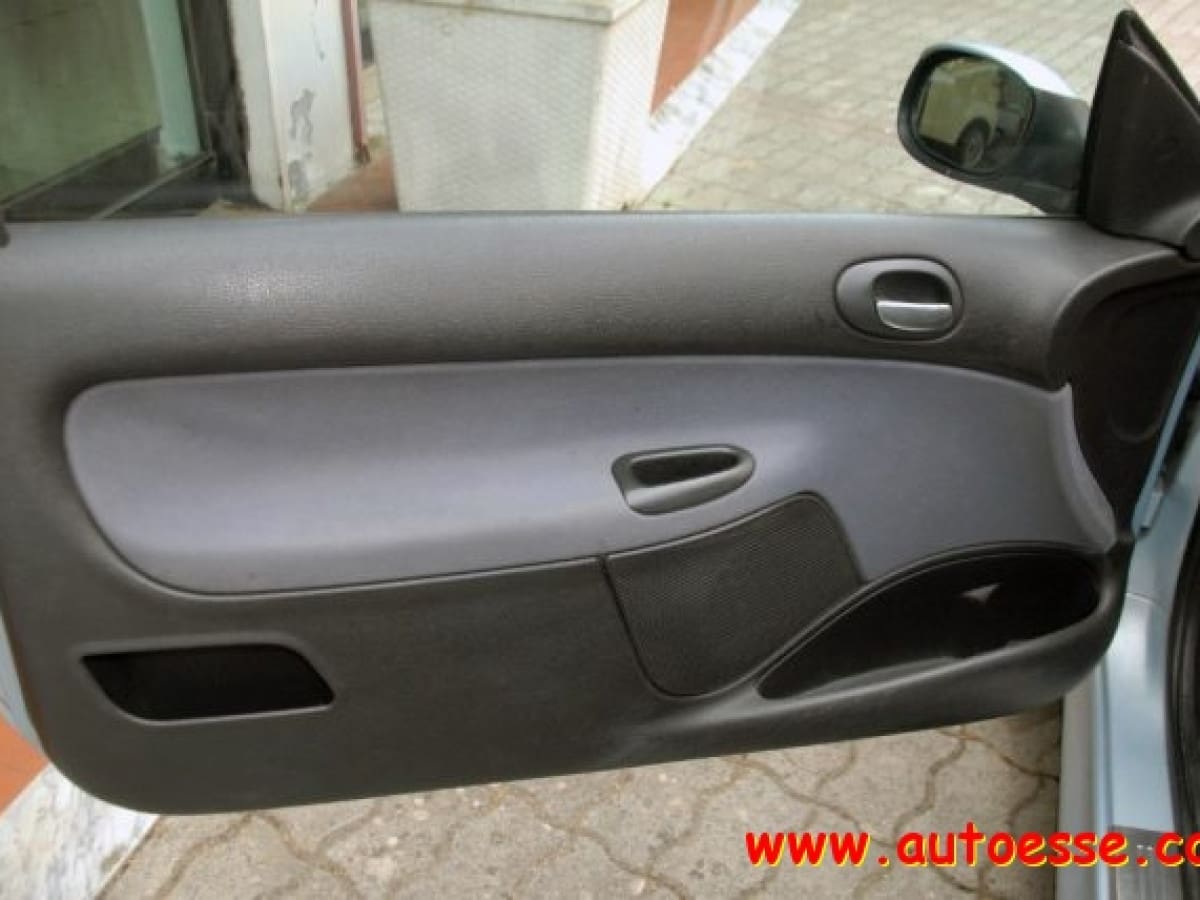 PEUGEOT 206 3