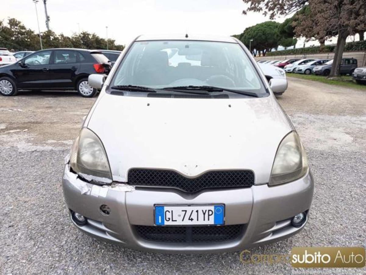 TOYOTA Yaris 109662090