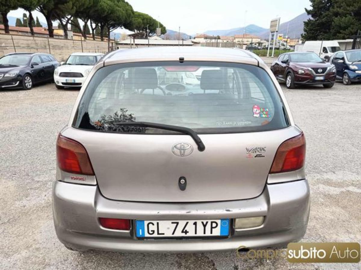 TOYOTA Yaris 12