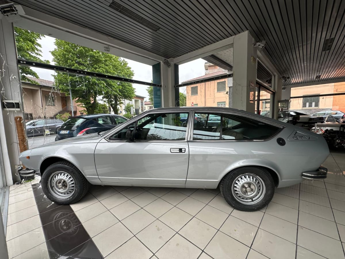ALFA ROMEO ALFETTA GTV 2000/2000L 8