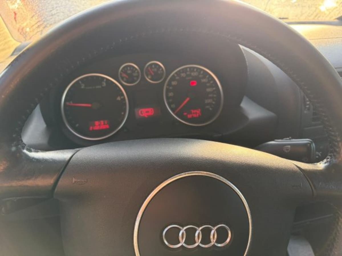 AUDI A2 4