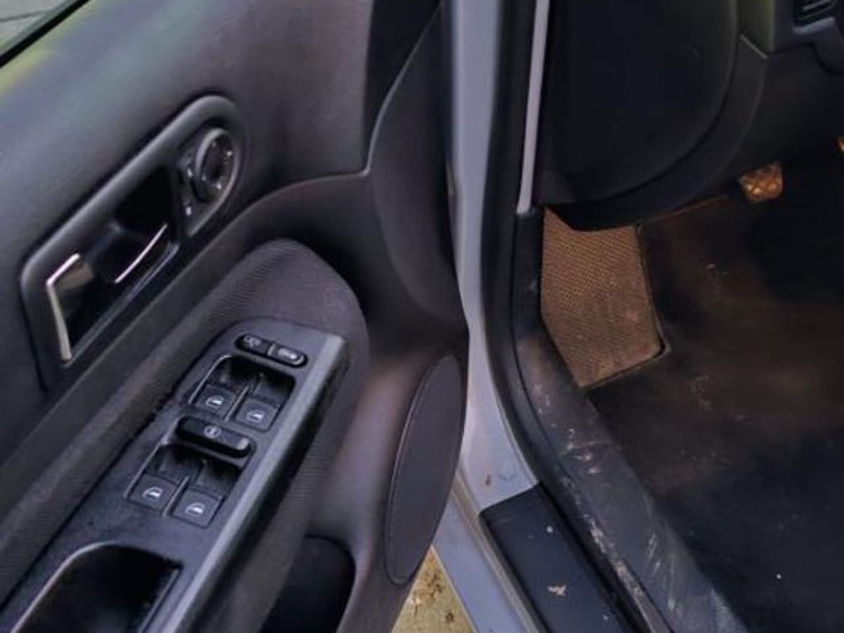 VOLKSWAGEN Golf 4ª serie 6