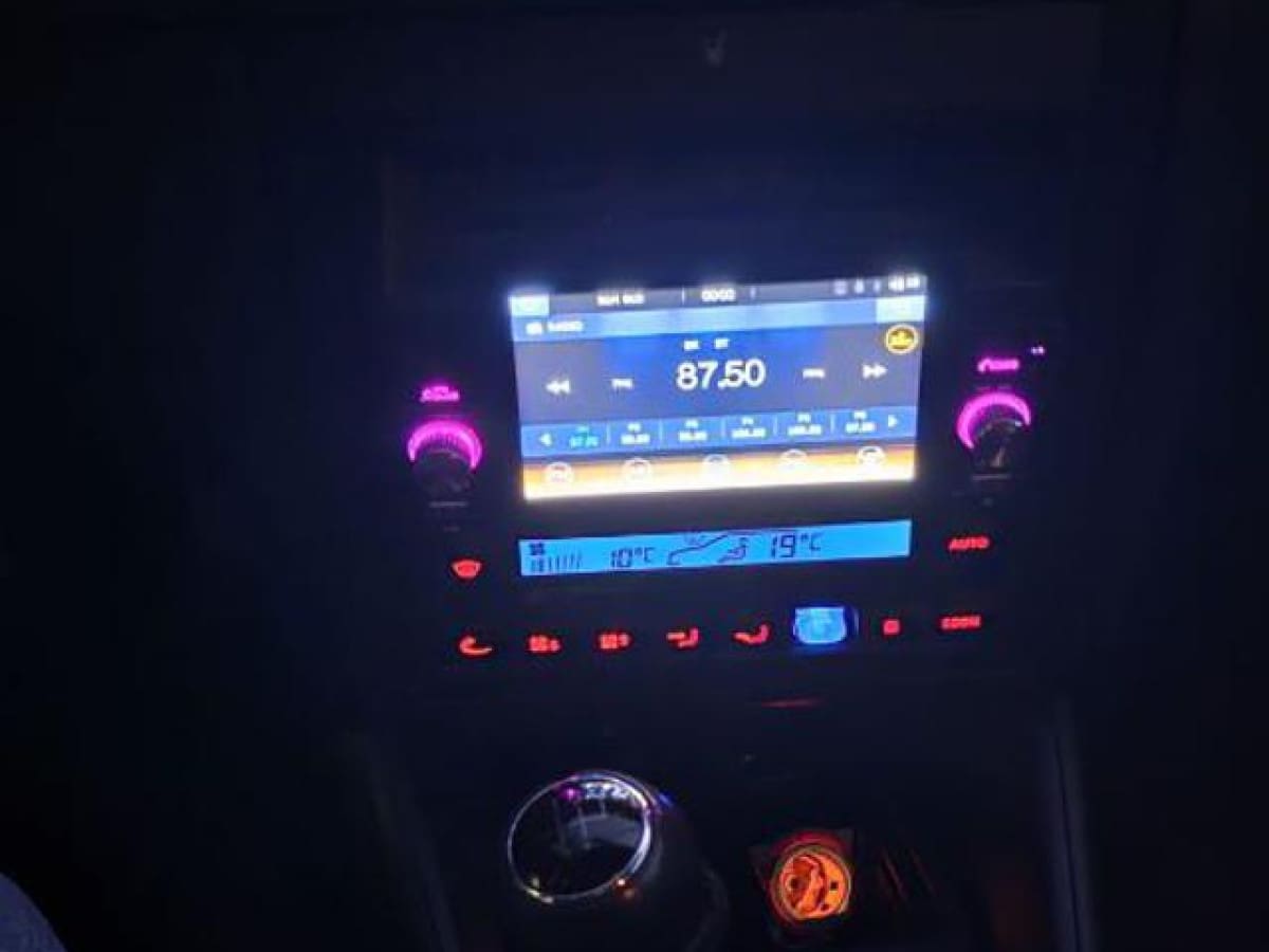 VOLKSWAGEN Golf 4ª serie 7