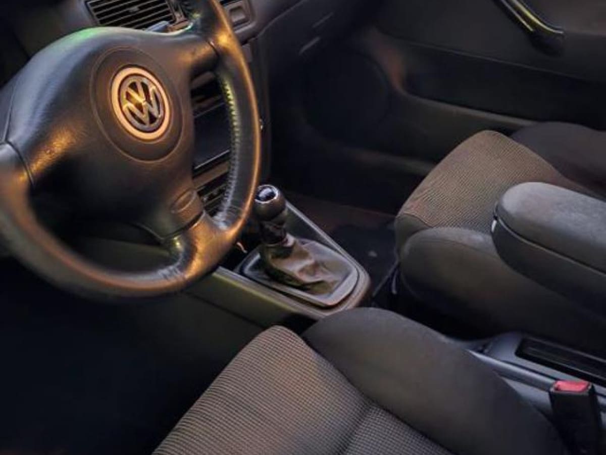 VOLKSWAGEN Golf 4ª serie 8