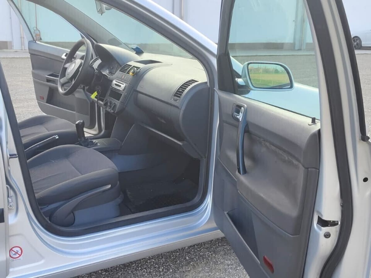 VOLKSWAGEN Polo 4ª serie 9