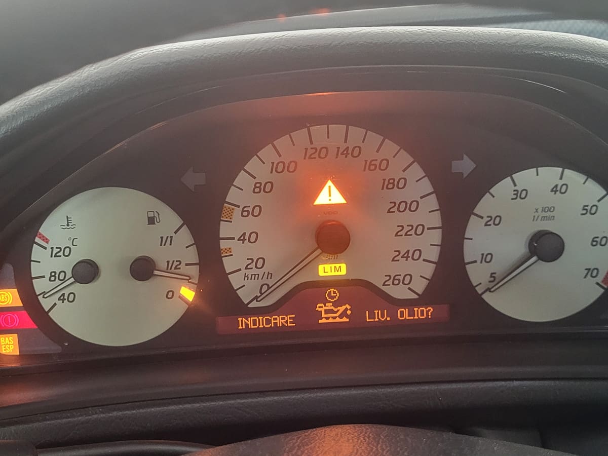 MERCEDES Classe CLK (C/A208) 15