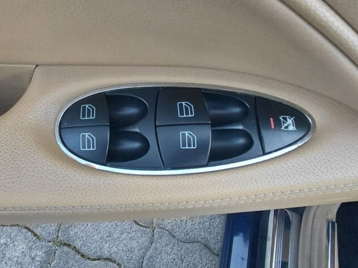 MERCEDES CLS          (C219) 3