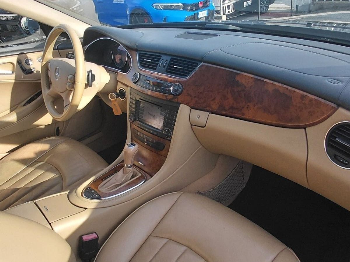 MERCEDES CLS          (C219) 7
