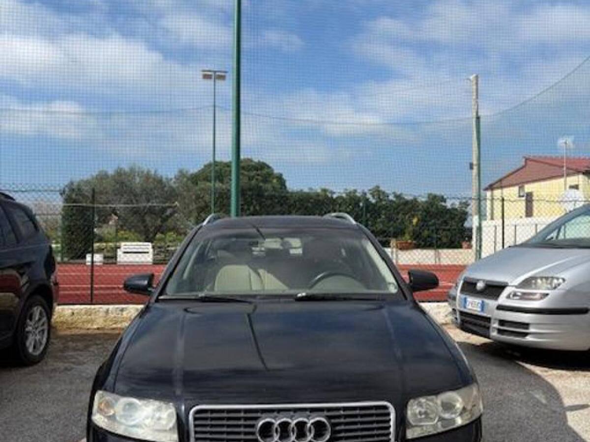 AUDI A4 2ª serie 5