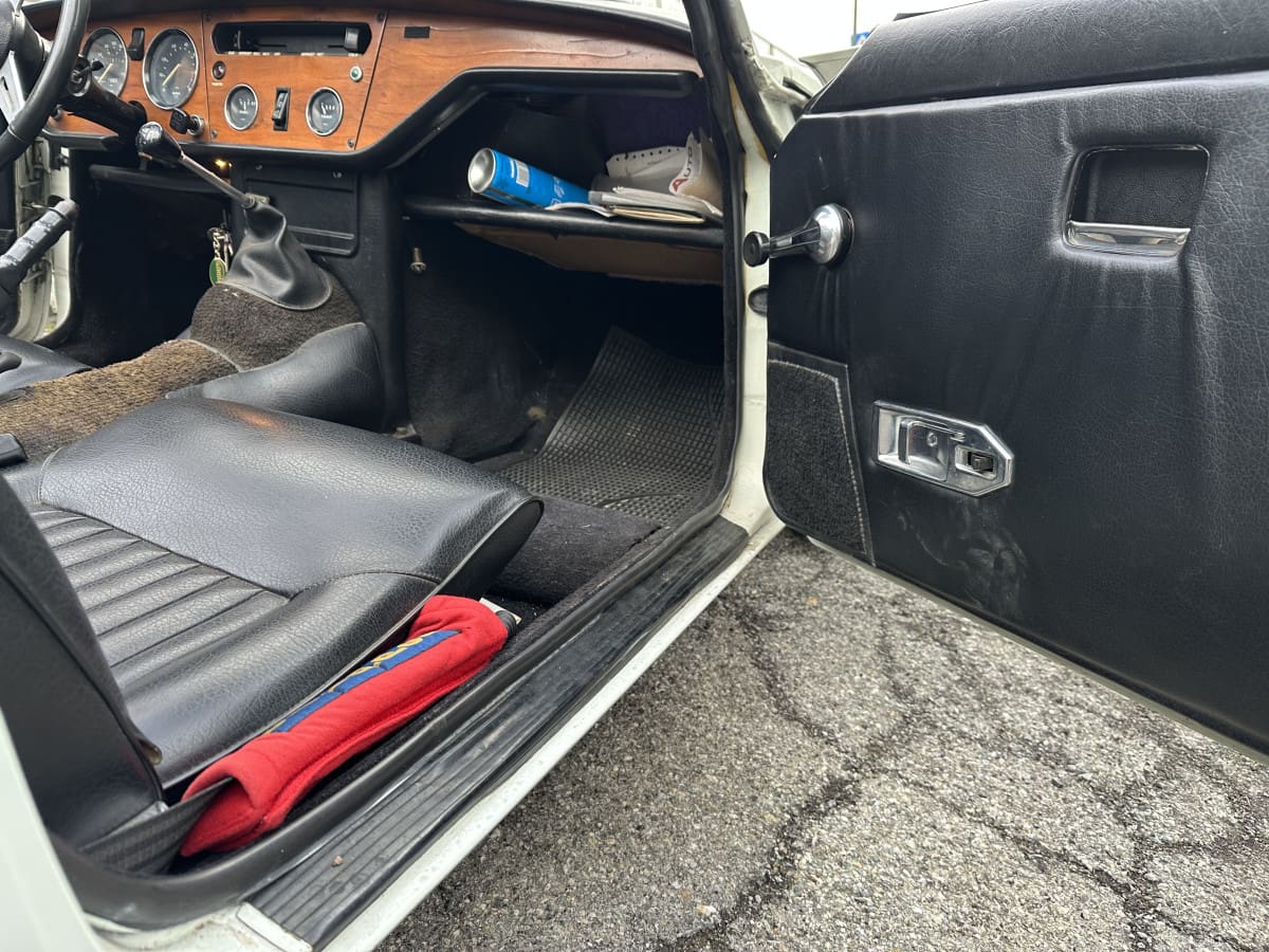 TRIUMPH SPITFIRE MK IV 14