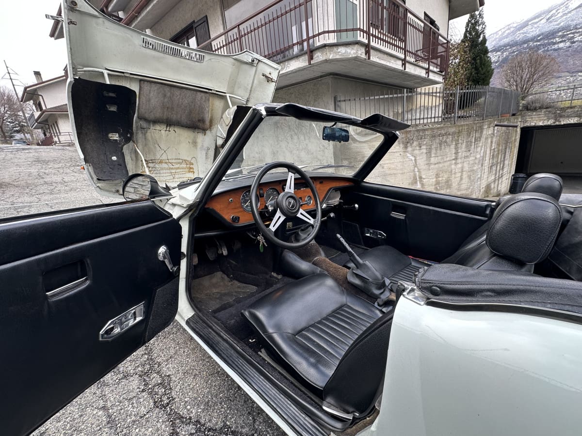 TRIUMPH SPITFIRE MK IV 10