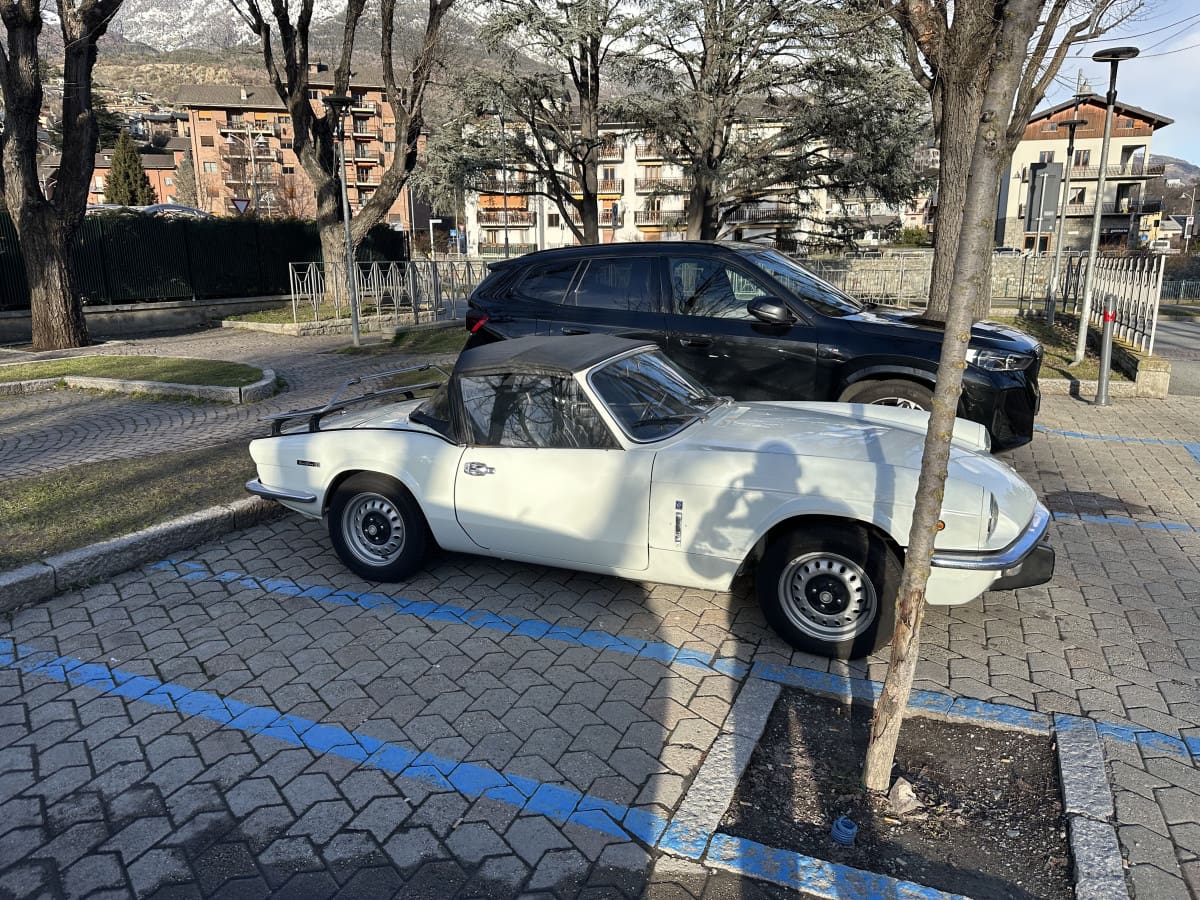 TRIUMPH SPITFIRE MK IV 12