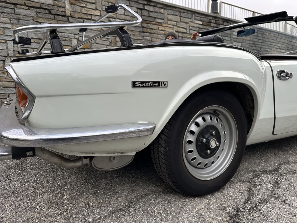 TRIUMPH SPITFIRE MK IV 3