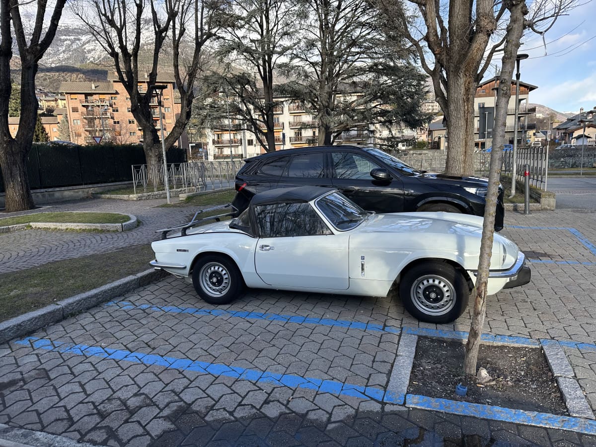 TRIUMPH SPITFIRE MK IV 13