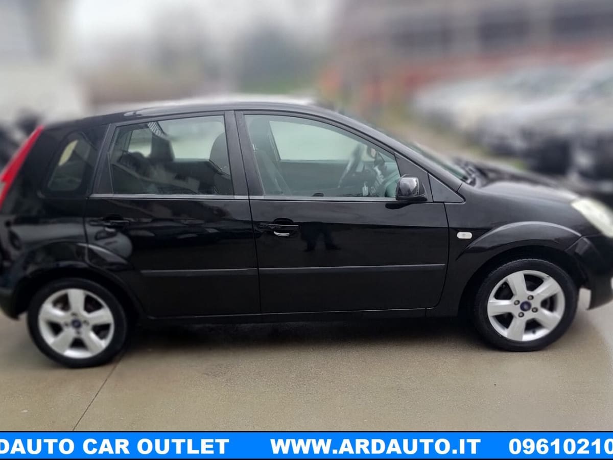 FORD Fiesta 5ª serie 4