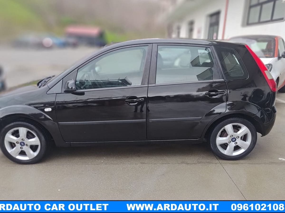 FORD Fiesta 5ª serie 8