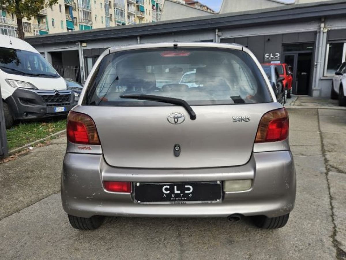 TOYOTA Yaris 4