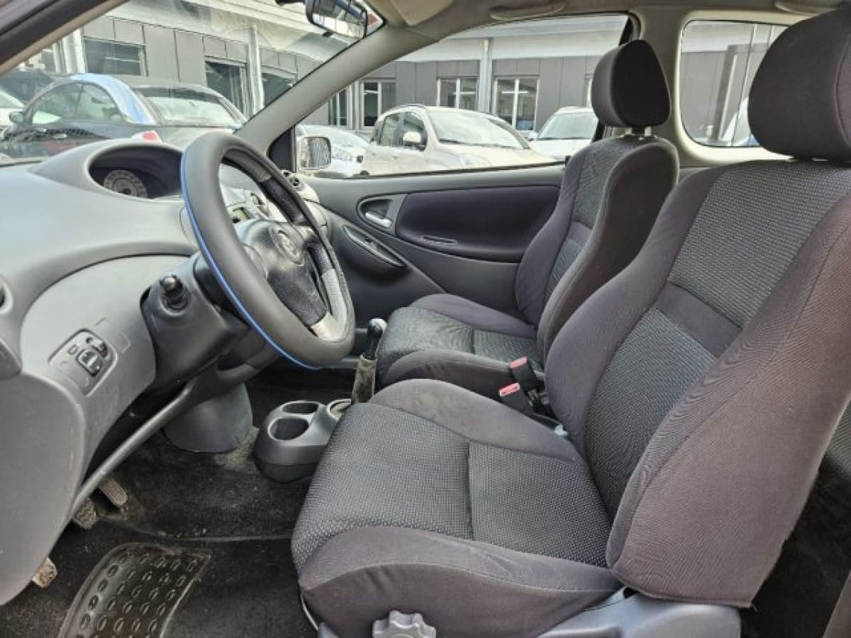 TOYOTA Yaris 6