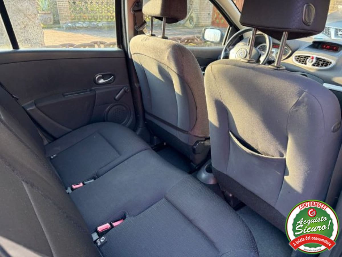 RENAULT Clio 3ª serie 6