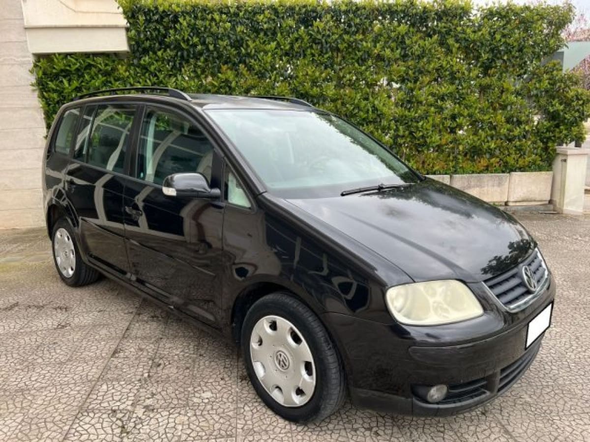 VOLKSWAGEN Touran 109694778