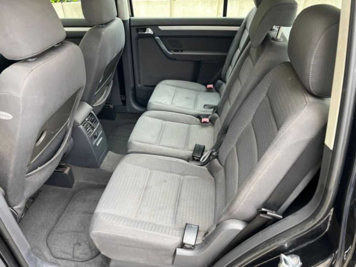 VOLKSWAGEN Touran 3