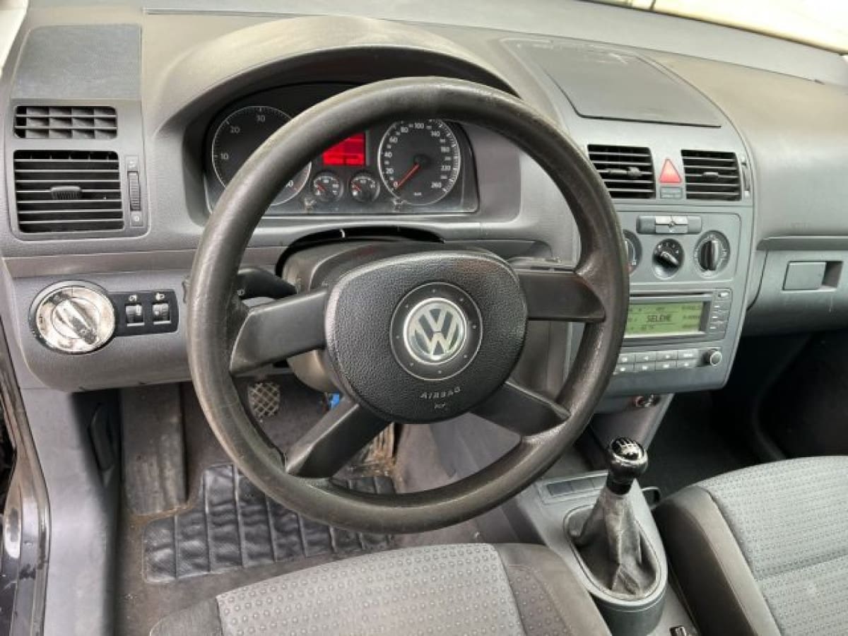VOLKSWAGEN Touran 7