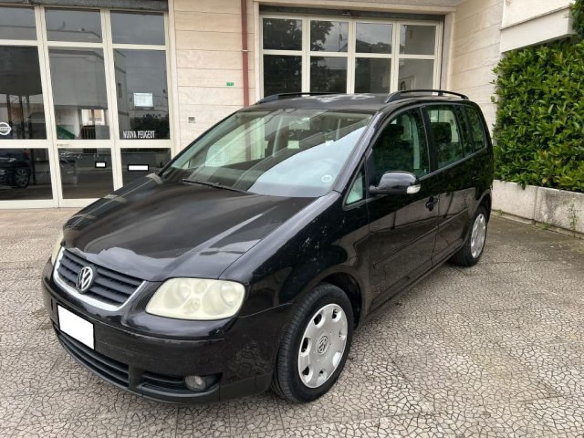 VOLKSWAGEN Touran 9