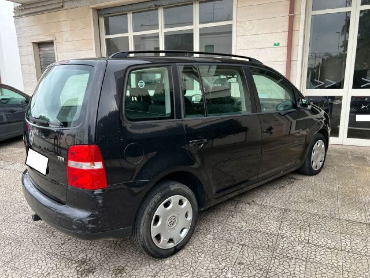 VOLKSWAGEN Touran 11