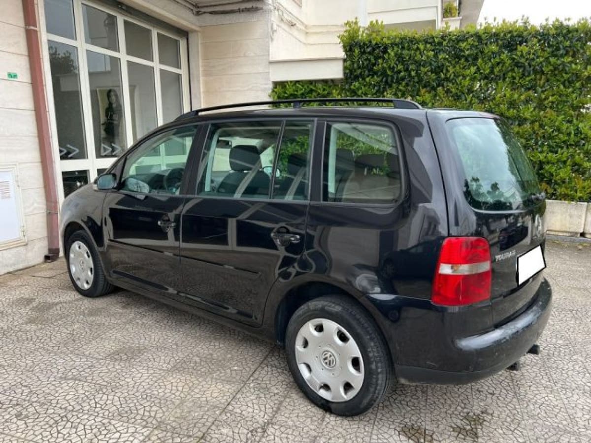 VOLKSWAGEN Touran 12