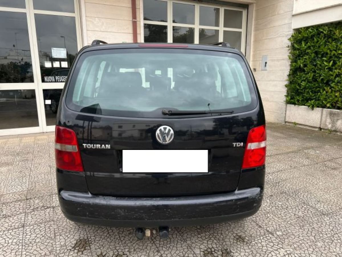 VOLKSWAGEN Touran 13