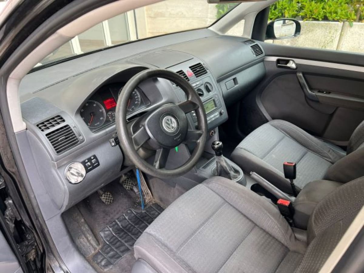 VOLKSWAGEN Touran 14