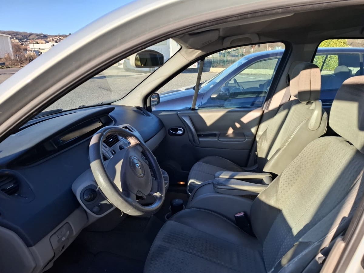 RENAULT Grand Scénic 9