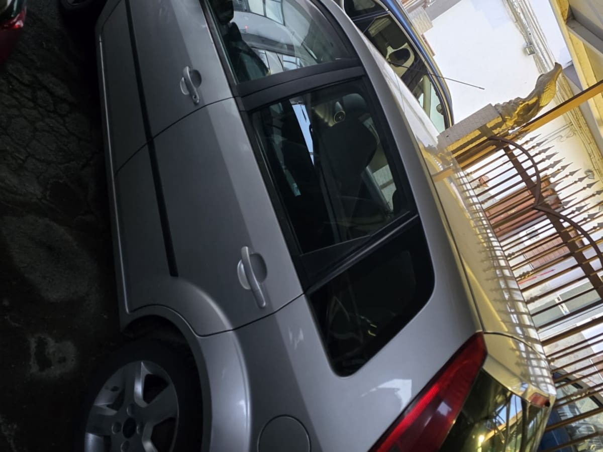 FORD Fiesta 5ª serie 4