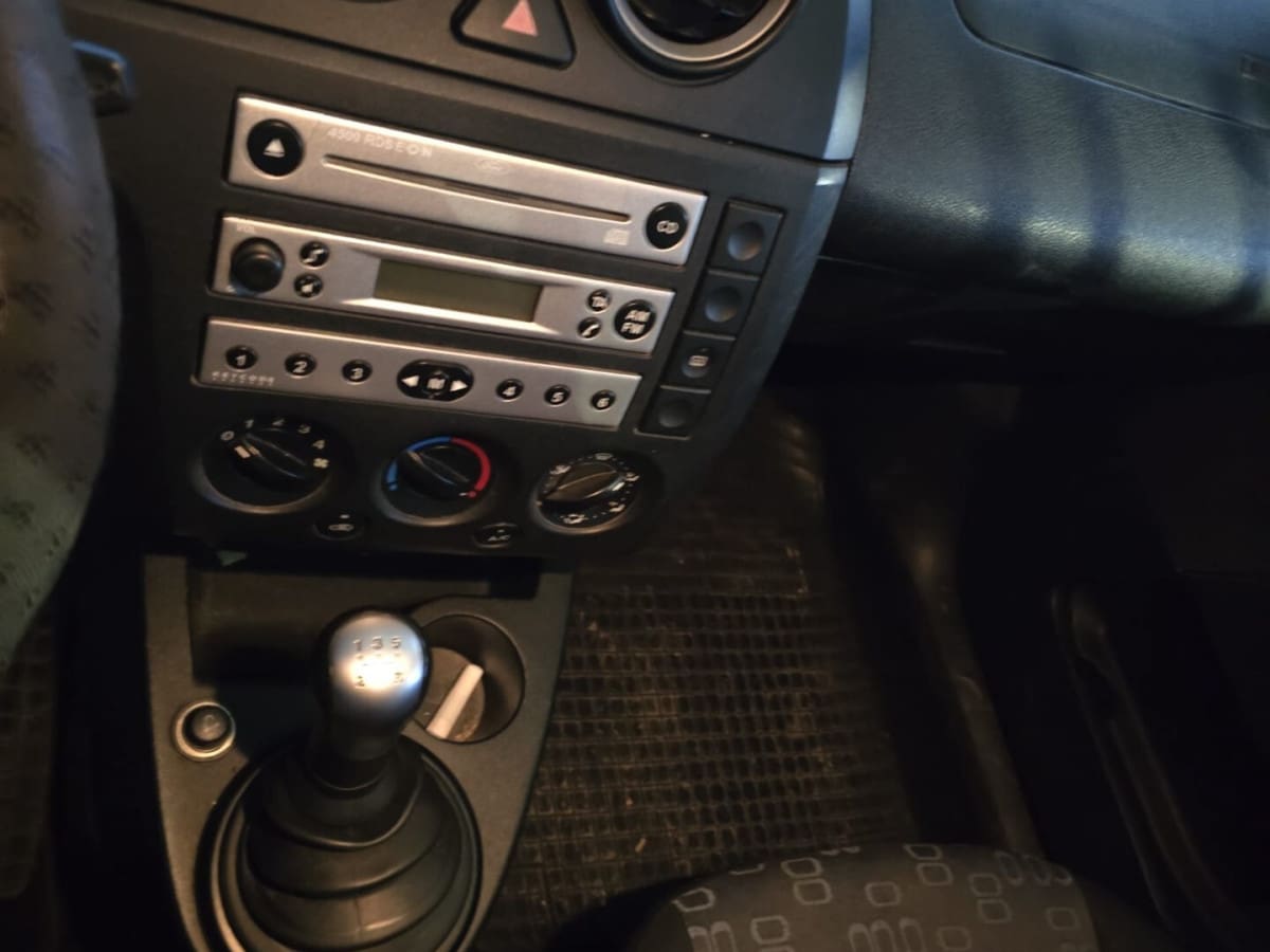 FORD Fiesta 5ª serie 8