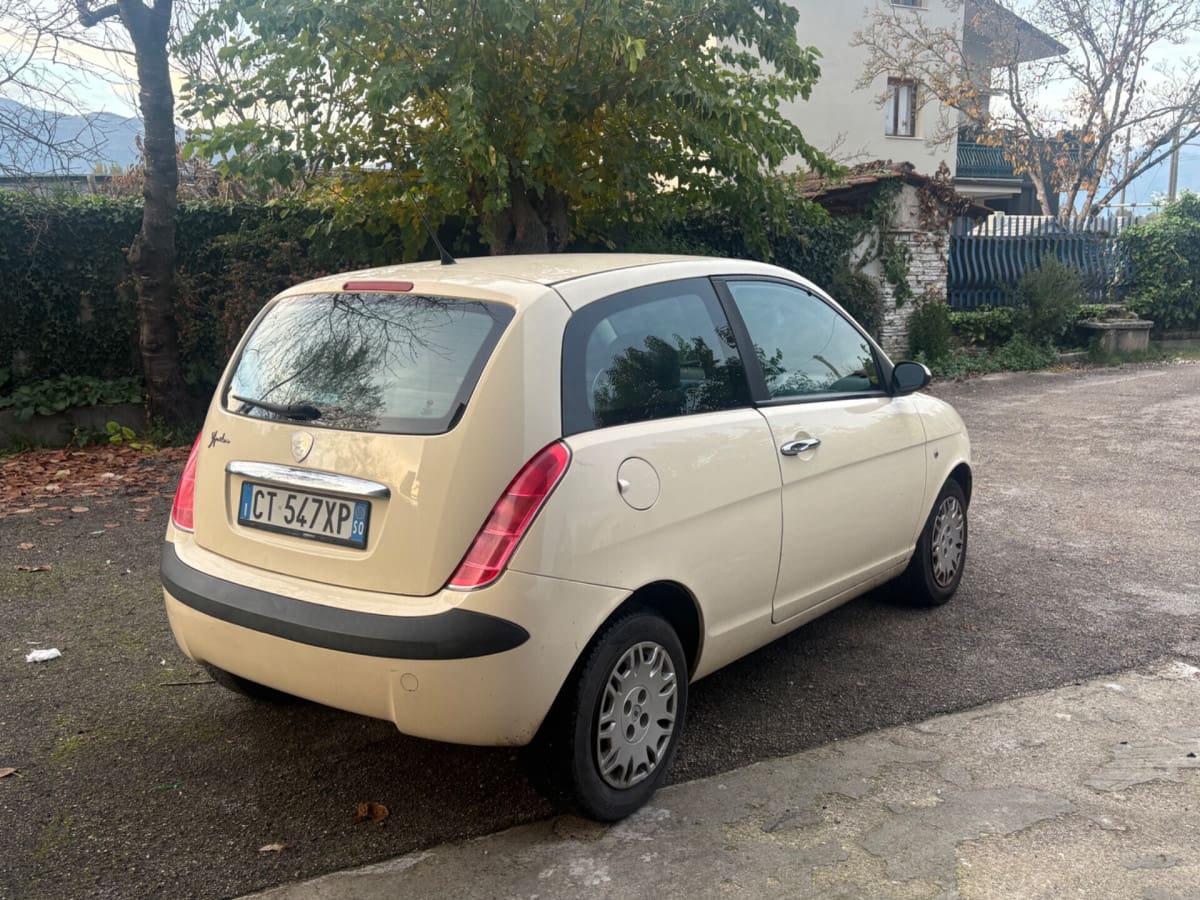 LANCIA Ypsilon 8