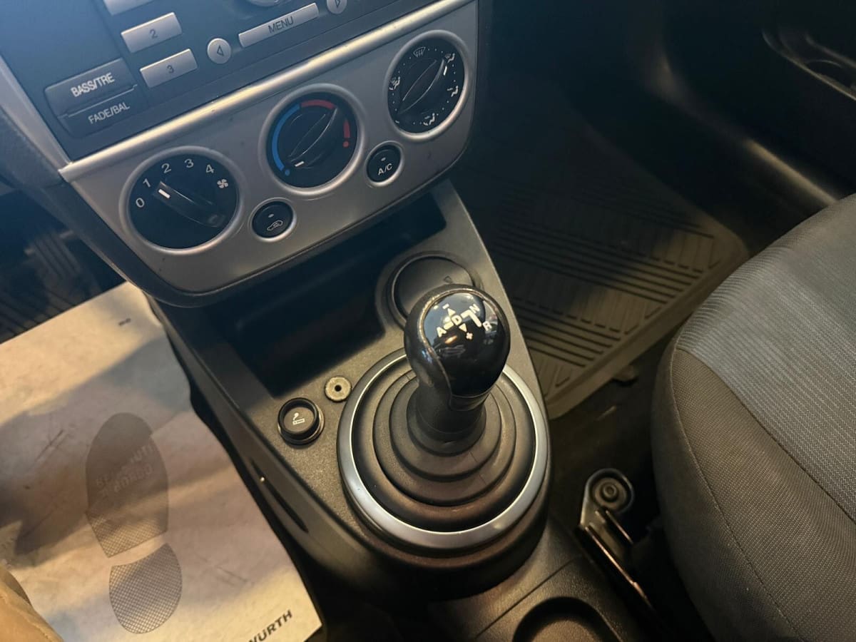 FORD Fiesta 5ª serie 4