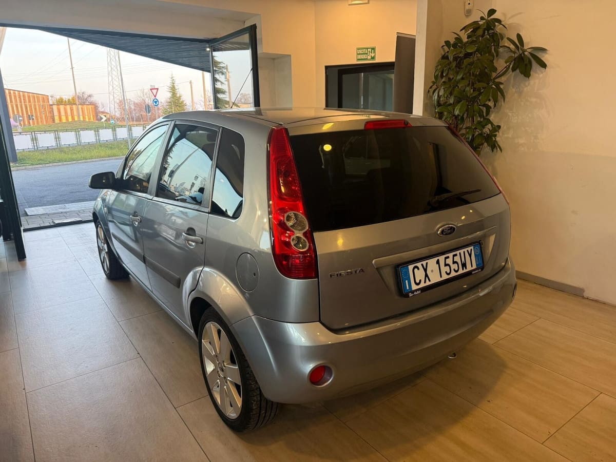 FORD Fiesta 5ª serie 8