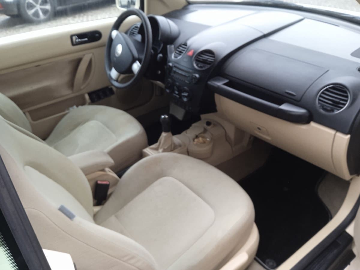 VOLKSWAGEN New Beetle 9